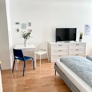 Cosy Near Schoenbrunn & Meidlinger Market Apartment