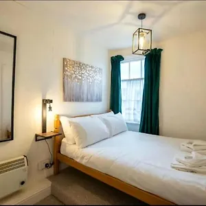 Sea Side Flat 5 With Fast Wifi And Free Parking Apartment Scarborough