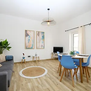A42 - Trindade In Apartment Lagos